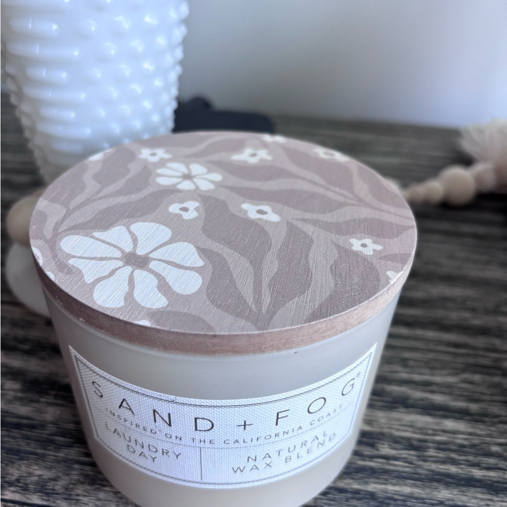 Laundry Day Sand + Fog Natural Soy Candle - Picture 2 of 4